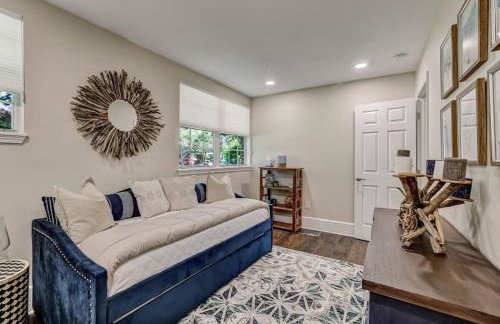 Cozy Riverside Villa - Walkable to Bars & Restaurants - Foto 3