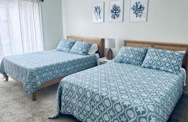 Cozy Home Walking Distance from Beach with Private Patio - Foto 1