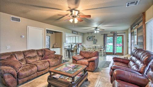 Lakefront Home with Private Beach Access! - Foto 5