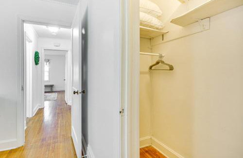 Dogwood Cottage with Fireplace 1 Mi to University - Foto 14