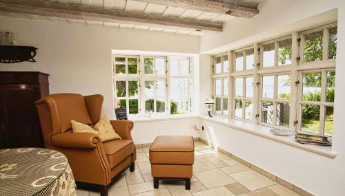 strandnahe Idylle am Meer, private Badestelle mit Strandkorb - Gutshof Ostseeblick FeWo Nr 04 - Foto 3