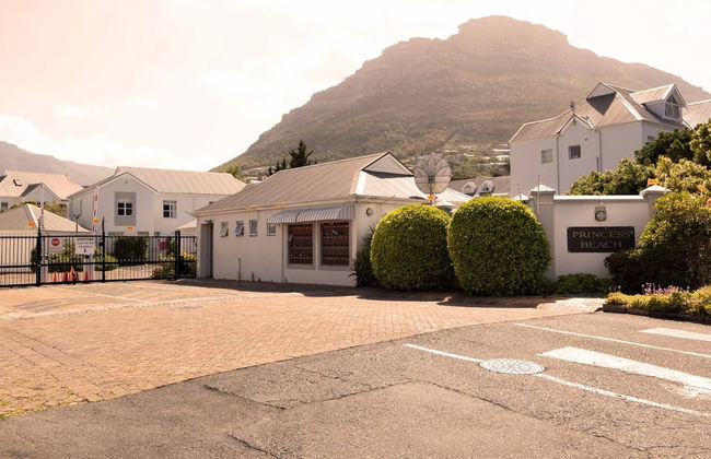 2 Bedroom Apartment, Princess Beach Club, Houtbay - Photo 33