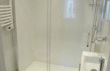 Apartment with Roof Terrace - Centre of Yarmouth - Photo 15