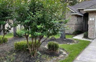 Lovely Woodlands home w/heated pool and spa! - Foto 36