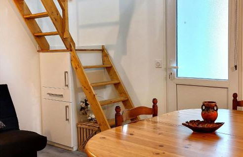 Cozy Apartment In Neuilly Le Vendin - Photo 12