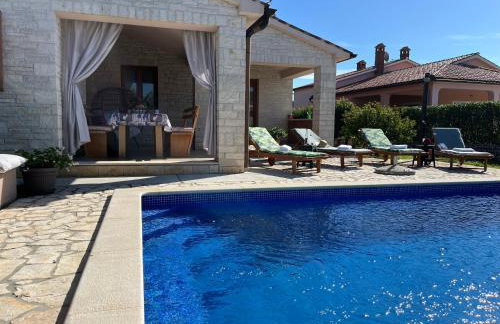 Villa Mirela with a comfortable garden and pool - Foto 8