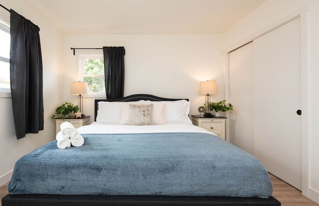 Epic House Near Griffith Observatory - Photo 6