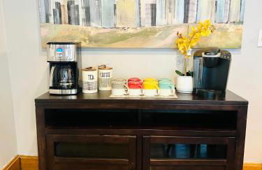 Spacious 6BR Home - Near Top Attractions - Photo 13