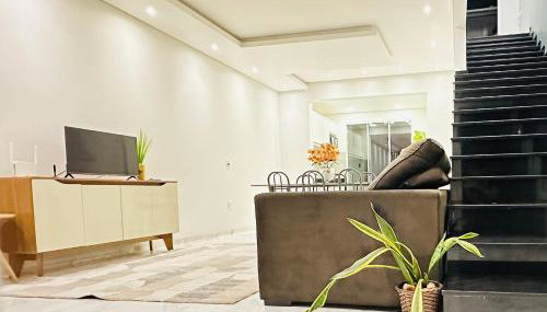 Sobrado aconchegante e espaçoso, ótima opção! - Foto 1