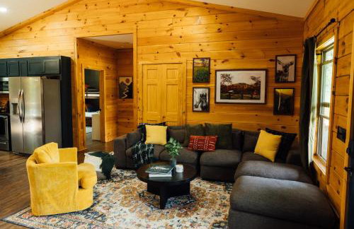 Luxe Lodge Escape - Hot Tub-Outdoor Movies-Game Room-Fire Pit - Foto 34