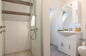 Queensize Bett & Netflix zentral - Foto 12