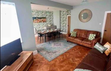 Spacious Semi-detached Southsea House, Free Parking On Drive - Photo 4