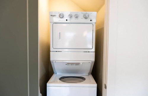 Exclusive 1BR Luxe Haven in Ideal Spot - Photo 27