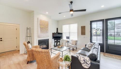 Walk to Lake Erie Sleek Retreat with Screened Patio - Foto 4