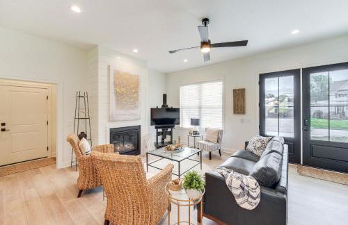 Walk to Lake Erie Sleek Retreat with Screened Patio - Foto 4