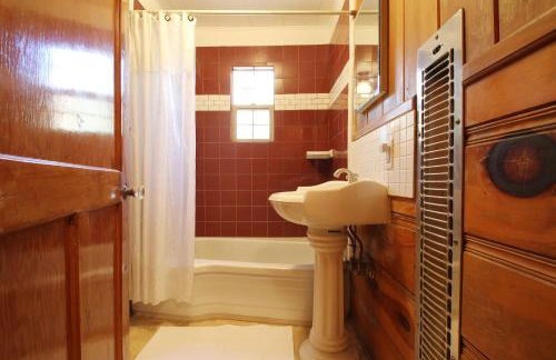 Ahwahnee-be Vintage Cabin - Walk to town! - Foto 13