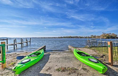Lakefront Home with Game Room, Theater and Dock! - Foto 35