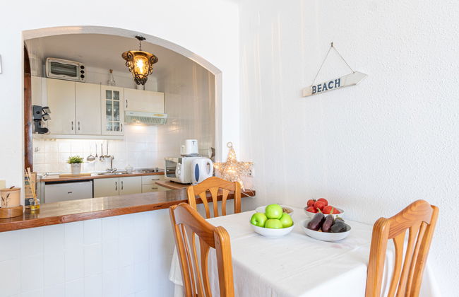 1 bedroom Apartment in Castelló d'Empúries with garden and terrace - Photo 11