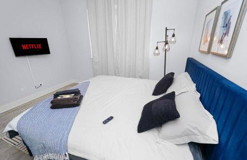 Spacious 3BR Family Oasis Sleeps 8 with Free Parking Near Medical District, Douglas Park and University of Illinois Chicago - Foto 32