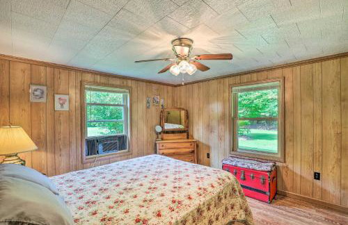 Bonfires and BBQs! Creekside Retreat in Marshall - Foto 13