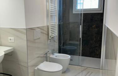 Beach Palace with small swimming pool, private beach, parking - Foto 12