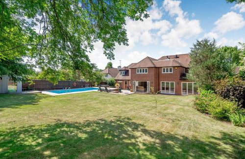 Luxurious Modern Henley Home with Pool & Hot Tub, 5 Bedrooms, Parking - Foto 34