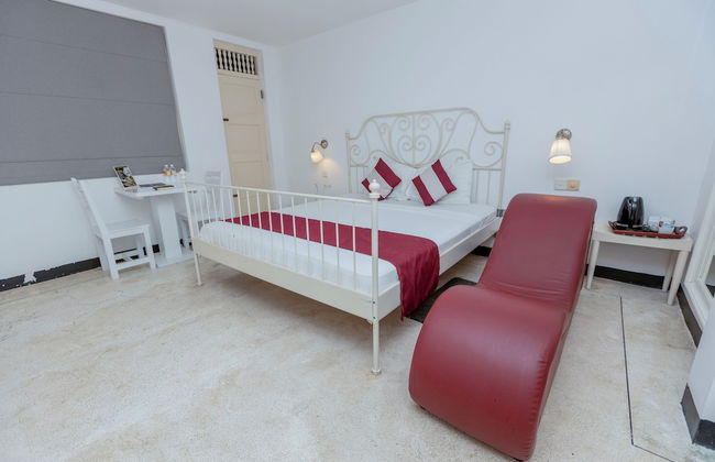 Beverly Villa - Photo 2