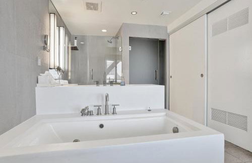 Luxury Corner 1 BR W Residence with Fantastic Intercoastal Views, Pool & Hot tub - Foto 24