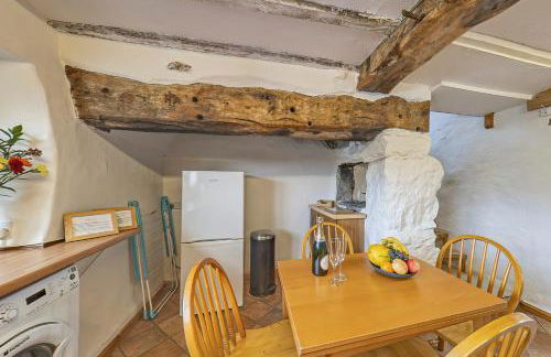 Beautiful 16th Century Ty Cerrig Cottage, set in stunning grounds with great views - Photo 5