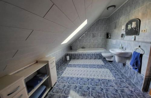 Schöne Wohnung mit eigenem Eingang und Parkplatz - Photo 6