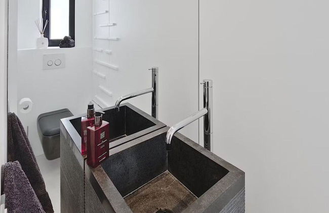 Striking Villa With Terraced Garden - Foto 8