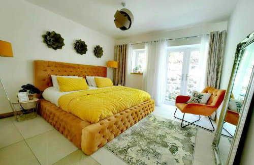 4 Bed Villa Sleeps 8 -private Terrace-free Parking - Foto 57