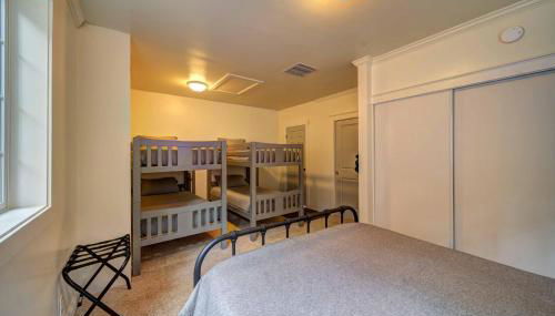 Luxury Cabin at Lakehead - Photo 2