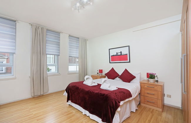 Baker Street Suites - Photo 21