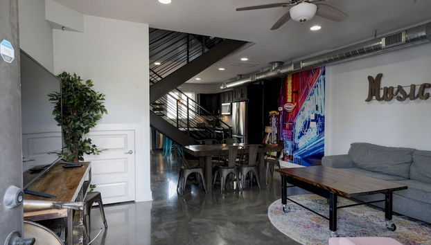 Tommie Lou's - Photo 4, In-room dining