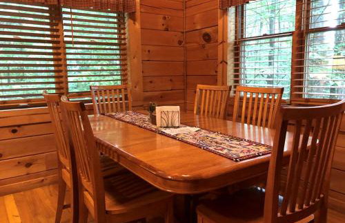 Rustic Cabin Rental in a Tranquil Forest Setting near Oak Hill, West Virginia - Foto 3