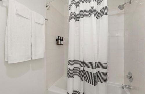 Heart of Cherry Creek Group Retreat Hot Tub - Foto 48