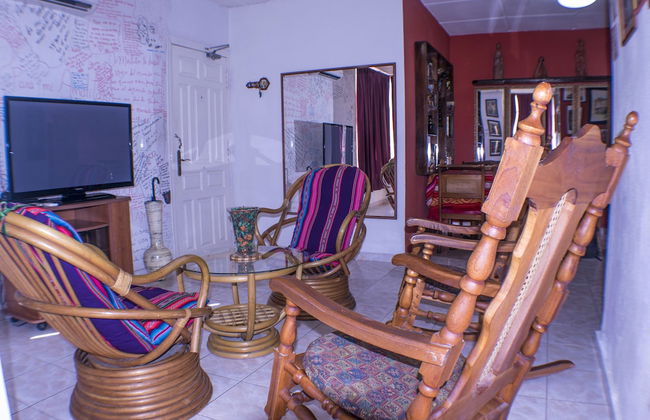 Aparthotel in Havana with garden - Photo 4