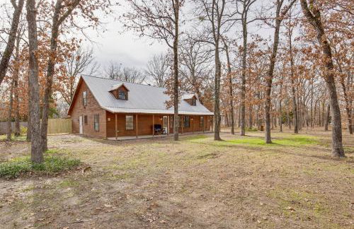 Near Lake Fork Home with Fire Pit in Yantis! - Foto 1
