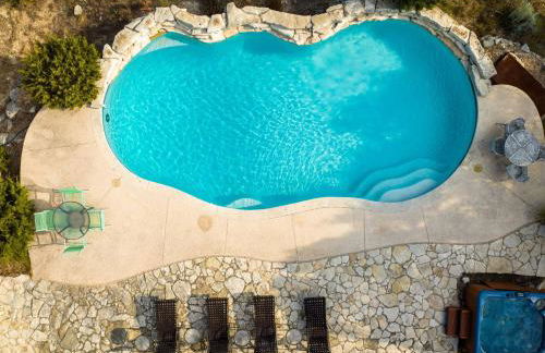 Legendary 3 Bedroom Estate with Pool & Hot Tub! - Foto 8