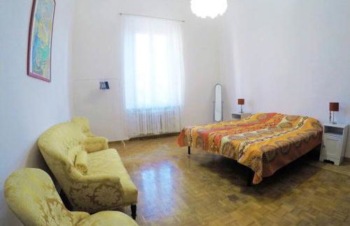 GABRY'S HOME Three-Bedroom Big Apartment near city center & train station to Pisa and Florence & ferries to Sardegna Corsica - Foto 8