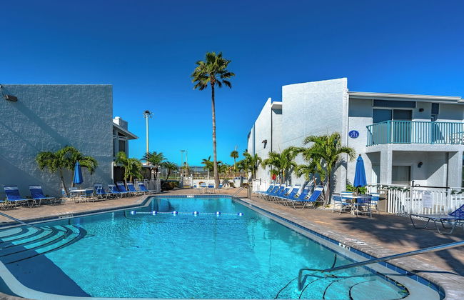 Madeira Beach Yacht Club 151H by Distinctive Beach Rentals - Photo 1