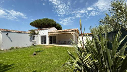 Maison de charme First d'Aromm - Plages, centre ville, phare de Chassiron - Calme, jardin clos, terrasse - Foto 2, Garden, Garden view