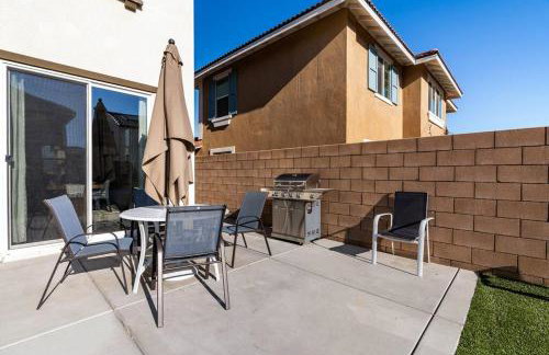 Spacious Modern Home in Sierra Lakes Fontana - Photo 11