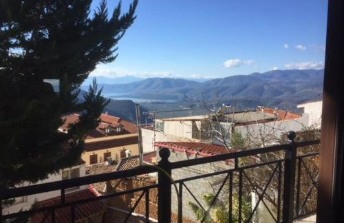 Stone House Overlooking the DELPHIC LANDSCAPE - SEA - Foto 1