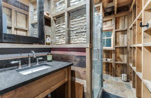 Cabin on Seven Acres with a Pond - Foto 13