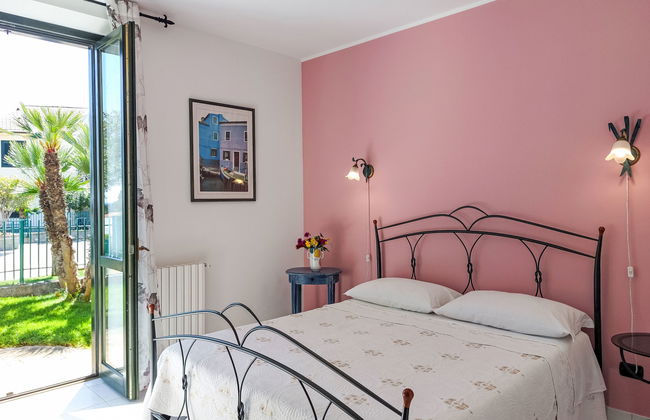 3 bedroom Apartment in Cipressa with swimming pool and garden - Photo 3