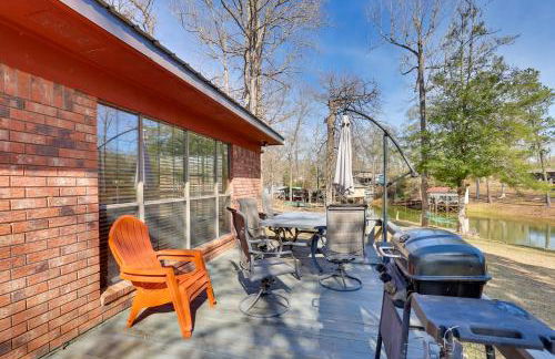 Hot Tub, Lake Access! Anglers Escape in Hemphill - Foto 3