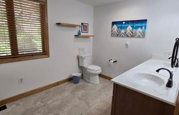 Tall Pines- 5-bedroom 3-bath with hot tub and more! - Foto 28