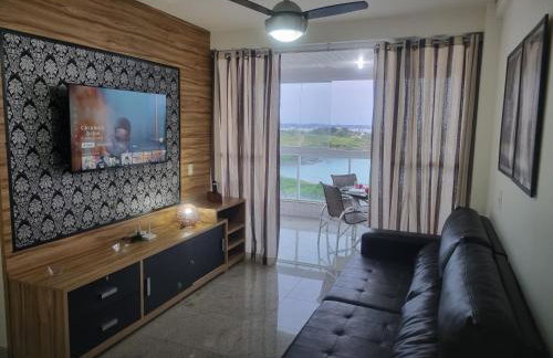 Apartamento Frente para o Mar - Varandão com Blindex - Vista para o Mar - 1 Suite e mais 2 Quartos-Ar Condicionado - 2 Vagas - BEIRA MAR - 70 metros da Praia ,TVS SMART GERAL -WI-FI -DISNEY PLUS- PORT 24 HORAS-KIT PRAIA-ROUPA DE CAMA 2 XCASAIS - Foto 16